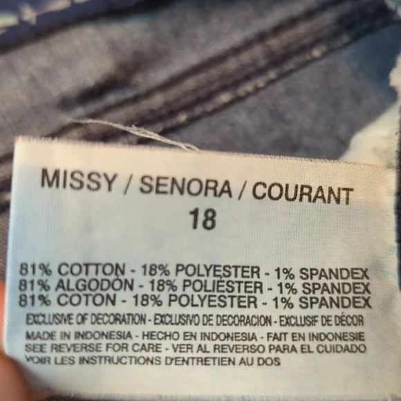 Gloria Vanderbilt women's jean shorts. Elastic waist. Rhinestones. Size 18. - Picture 4 of 7